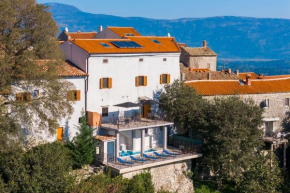 Beeindruckendes Apartment mit Panoramablick, Pool, Privatparkplatz, Grill